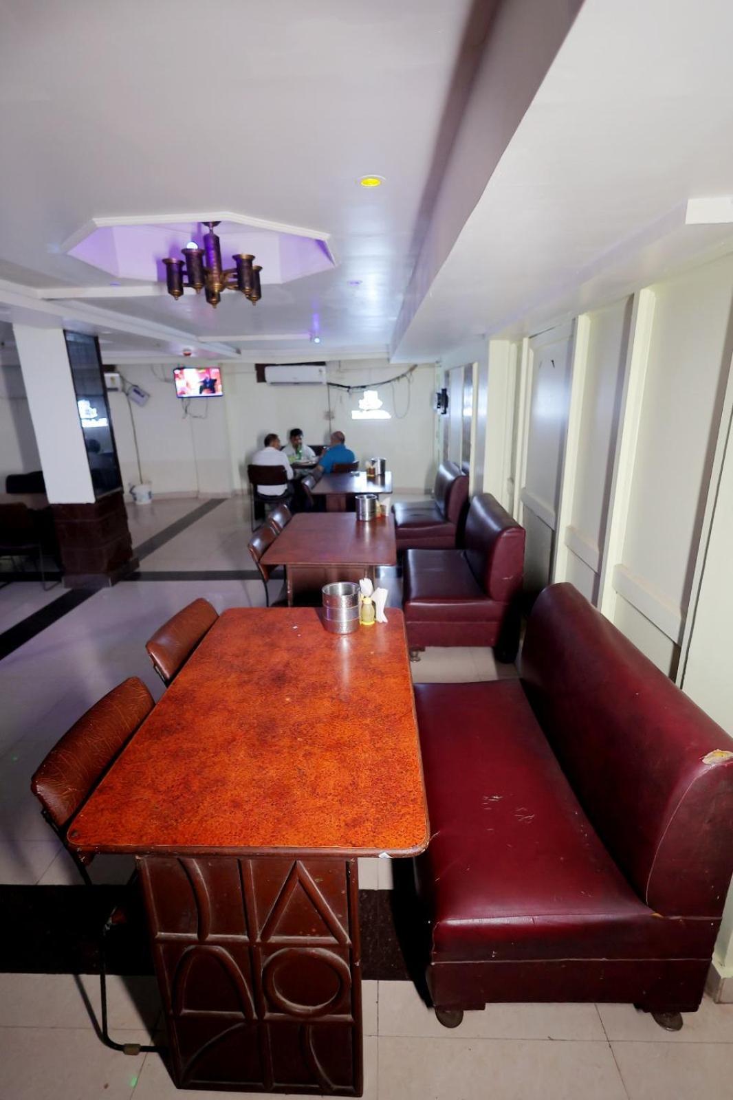 Hotel Paradise Kanpur Exterior photo